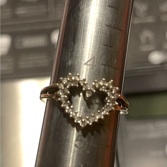 Diamond ring heart cluster 10k - Picture 4 of 10